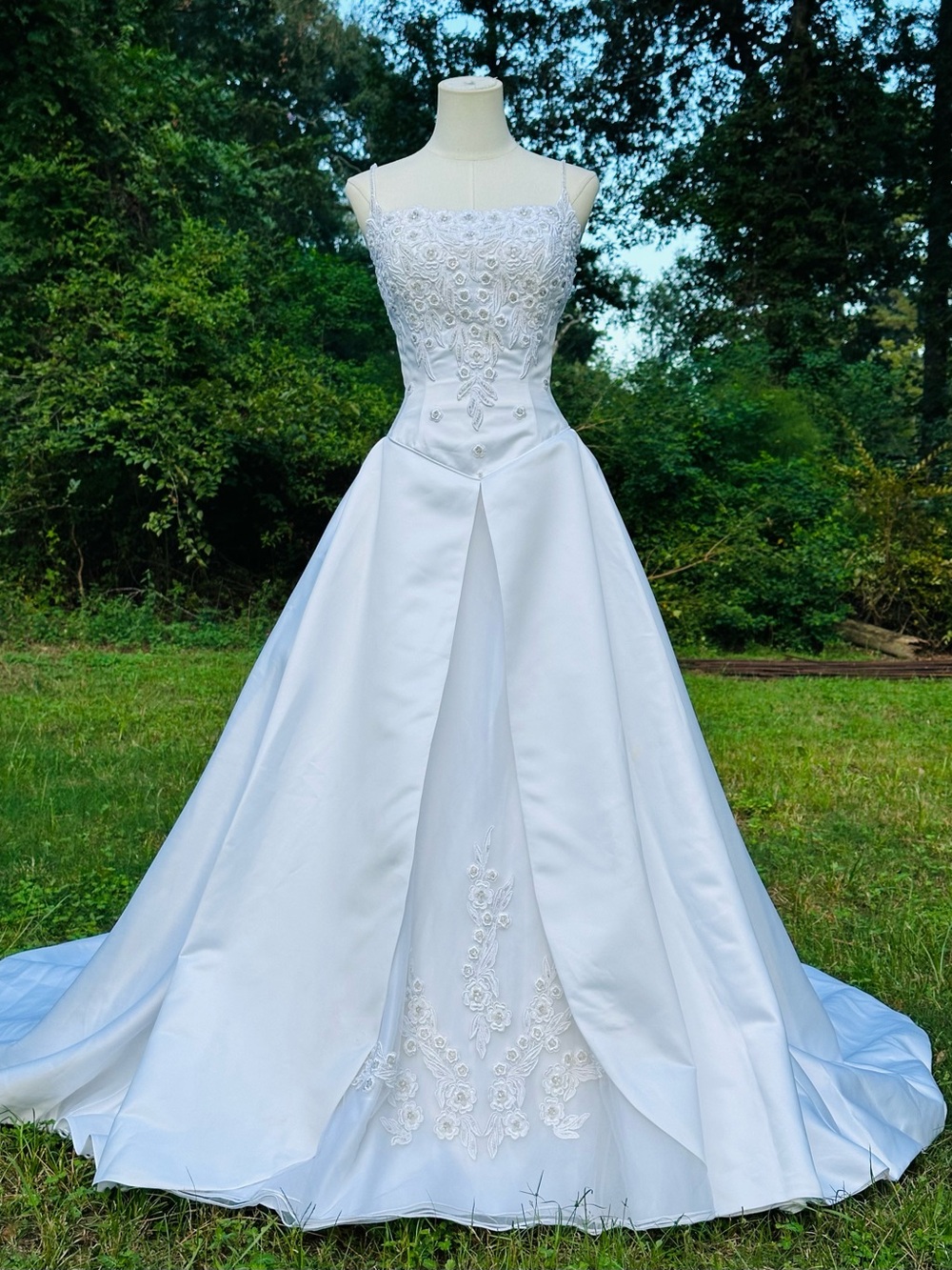 Elegant White Bridal Ball Gown Dress